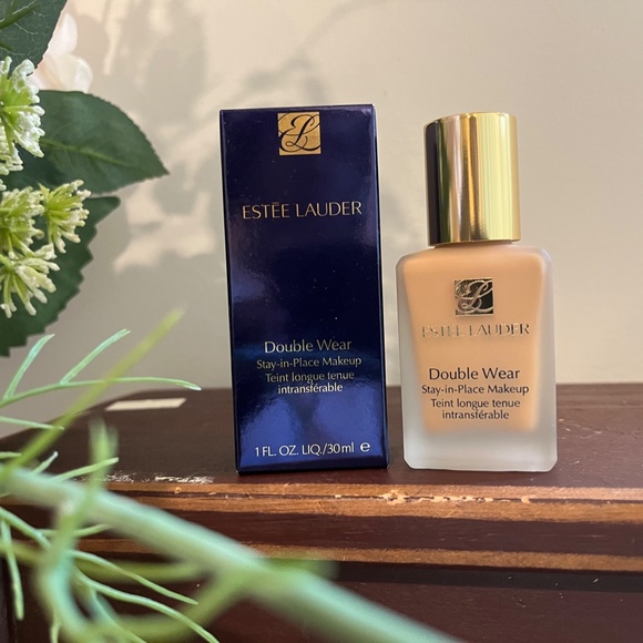 Estee Lauder Double Wear Stay In Place Makeup - Picture 7 of 14